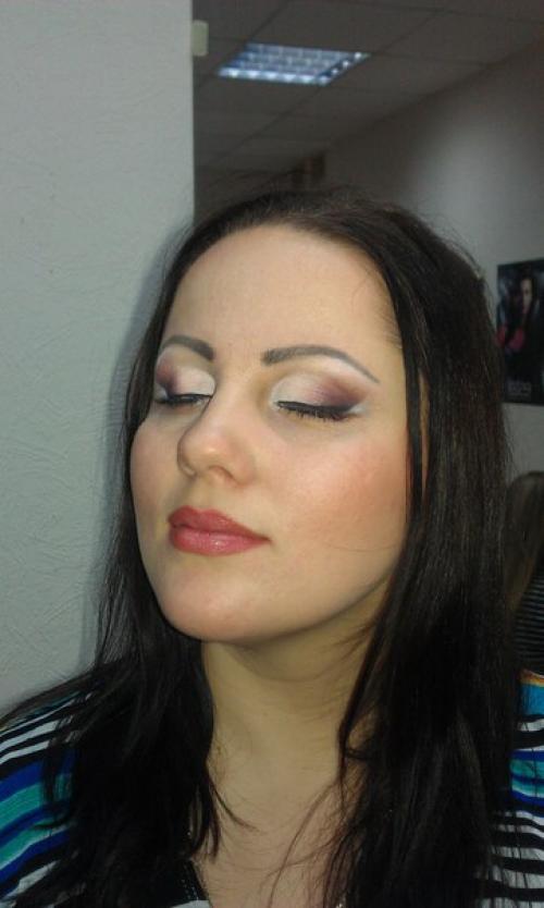 Милые девушки, предлагаю вам свои услуги: макияж, прически, косы. 01