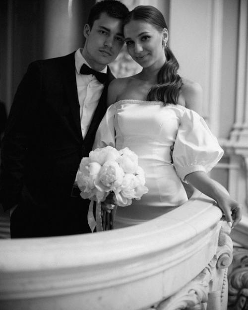 Напомню вам, что собираю невест и их гостей. 01