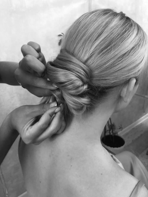 Каждая девушка мечтает о белом платье, о красивой прическе, макияже, чтобы в этот день все было на высоте. 02