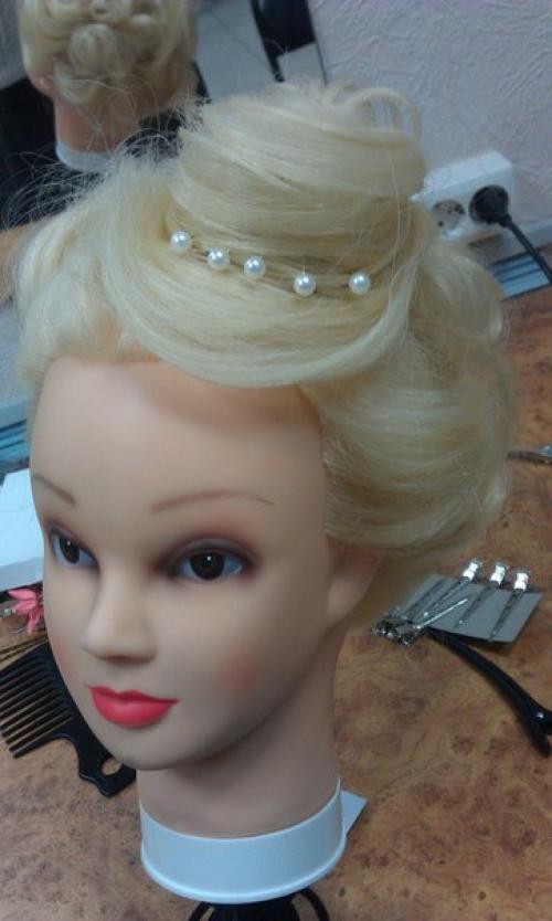 Милые девушки, предлагаю вам свои услуги: макияж, прически, косы. 04