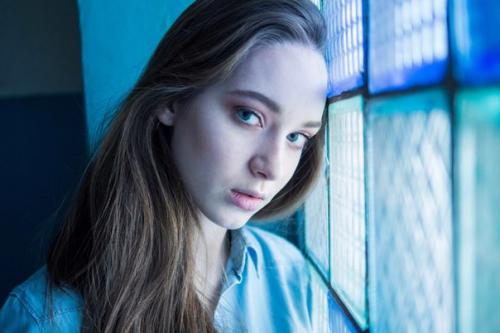 Ведётся запись на макияж, причёску, коррекцию и окрашивание бровей? 03