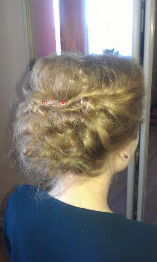 Милые девушки, предлагаю вам свои услуги: макияж, прически, косы. 06