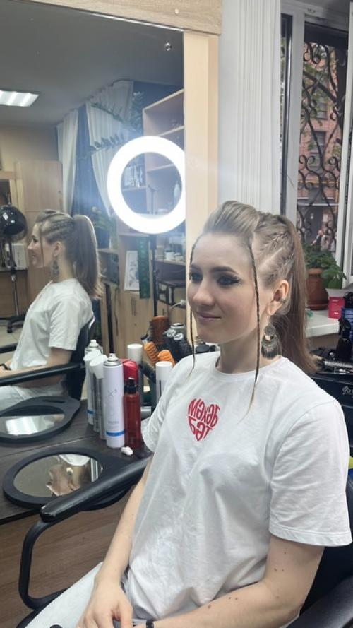 Этно образ, прическа и макияж глаз выполнены в нашем салоне. 01