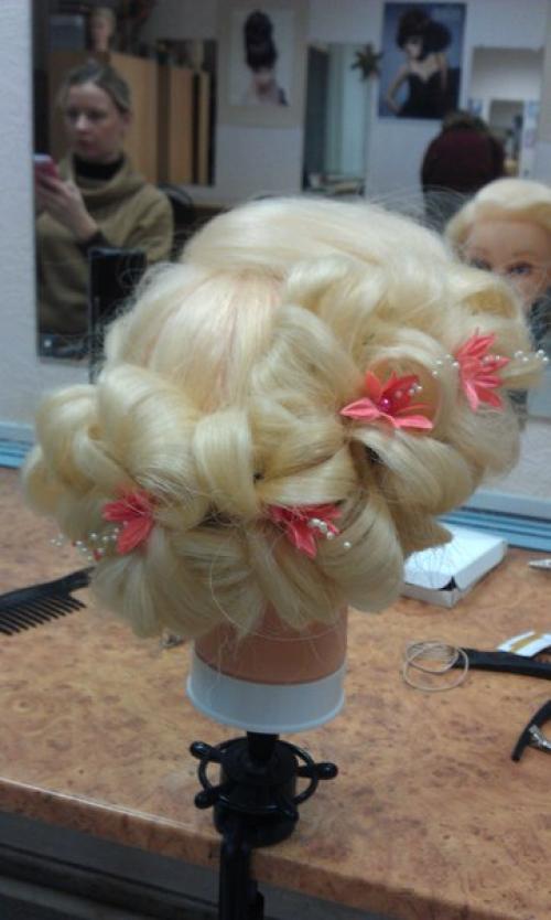 Милые девушки, предлагаю вам свои услуги: макияж, прически, косы. 03