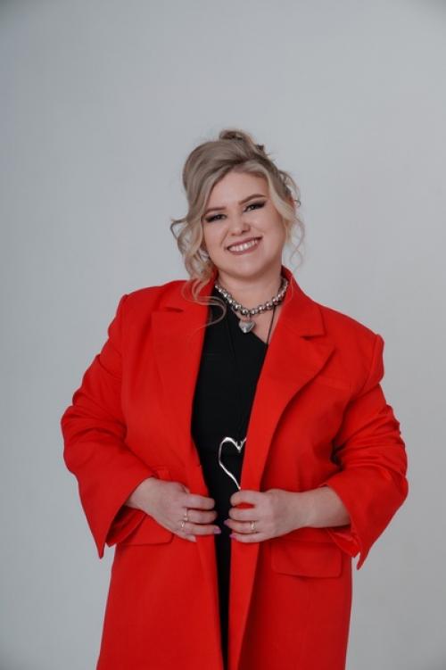 Татьяна решила сделать себе на день рождения подарок - красивые фото. 06