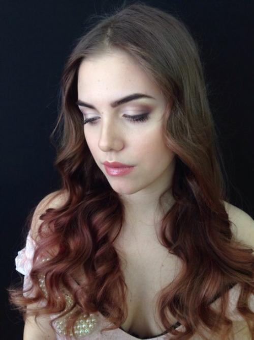 Здравствуйте!  Я молодой визажист - стилист, гример. 01