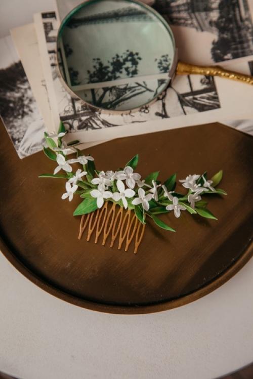 Веточка в причёску - самое востребованное украшение невест во всем мире. 01