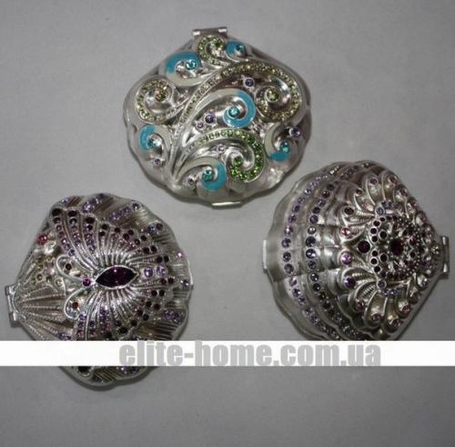 Карманное зеркальце - это незаменимая вещь в косметичке современной девушки. 02