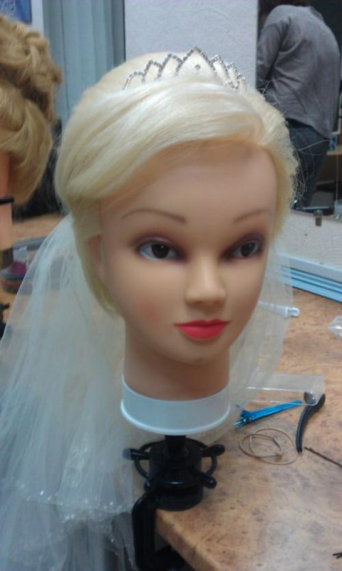 Милые девушки, предлагаю вам свои услуги: макияж, прически, косы. 05