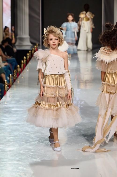 ЕВА на Estet Fashion Week сезон весна 2024. 01