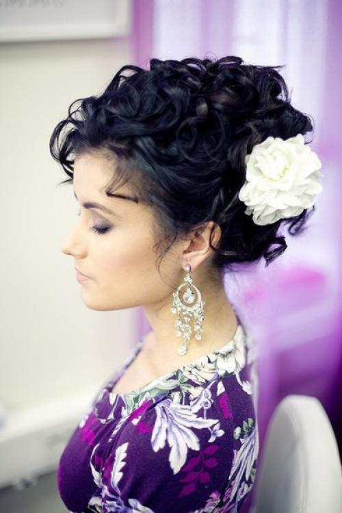 Выпускной вечер - особое событие и редкая возможность сделать начало больших перемен настоящим праздником. 02