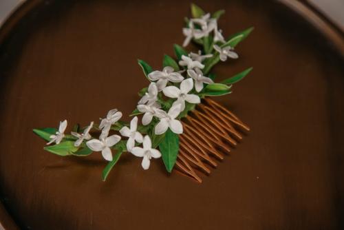 Веточка в причёску - самое востребованное украшение невест во всем мире. 02