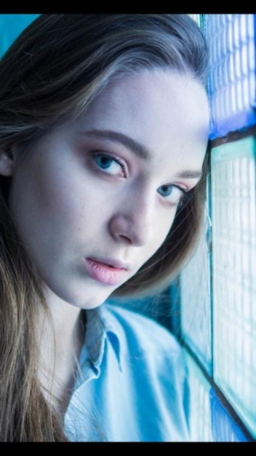 Ведётся запись на макияж, причёску, коррекцию и окрашивание бровей? 01