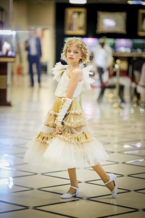 ЕВА на Estet Fashion Week сезон весна 2024. 02