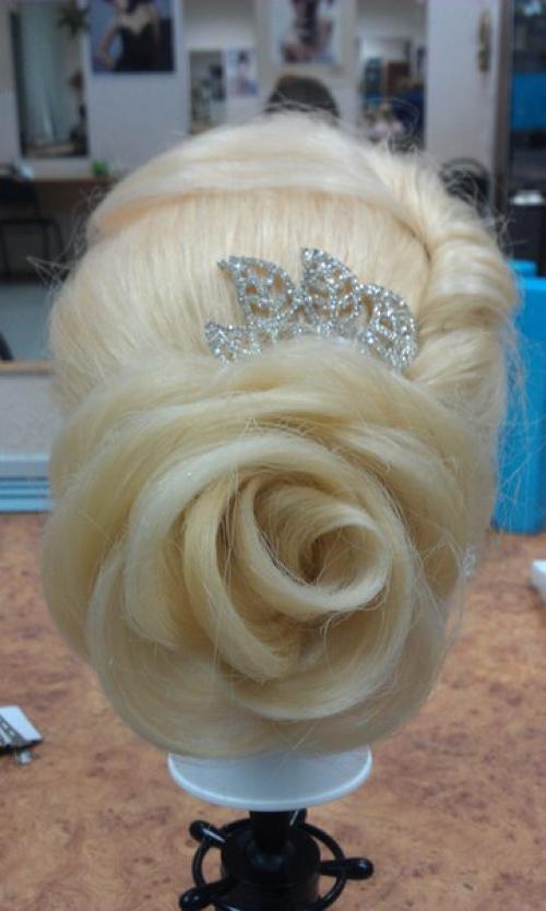 Милые девушки, предлагаю вам свои услуги: макияж, прически, косы. 02