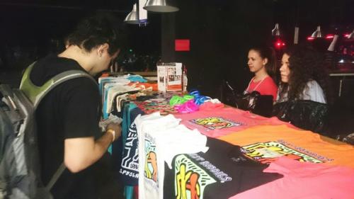 Сейчас на танцевальном марафоне проходит множество мастер-классов: мехенди, эбру. 01