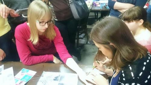 Сейчас на танцевальном марафоне проходит множество мастер-классов: мехенди, эбру. 04