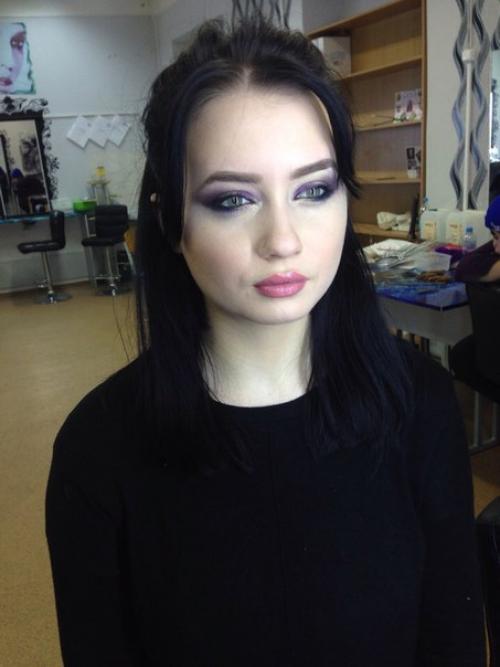 Здравствуйте!  Я молодой визажист - стилист, гример. 06