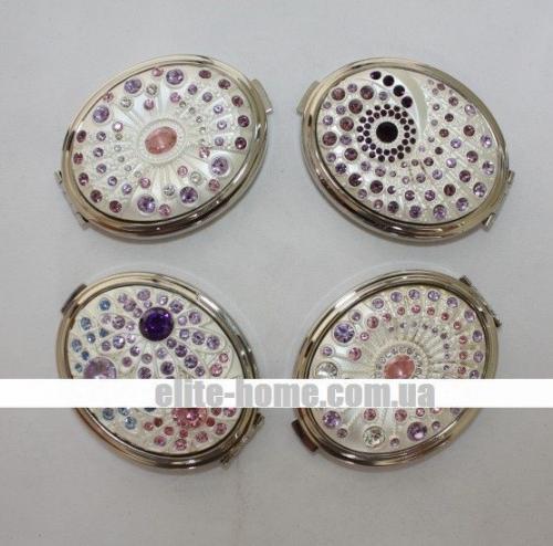 Карманное зеркальце - это незаменимая вещь в косметичке современной девушки. 03