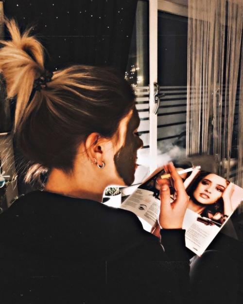 Ты на счет цвета ногтей своих паришься, я вырву тебе их - ты так мне больше нравишься. 01