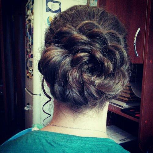 Выпускной - волшебный, долгожданный день для любой школьницы, он станет для каждой одним из наиболее запоминающихся событий в жизни. 08