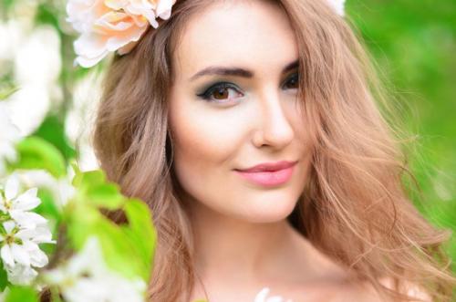 Полным ходом идут съемки с цветущей яблоней? 04