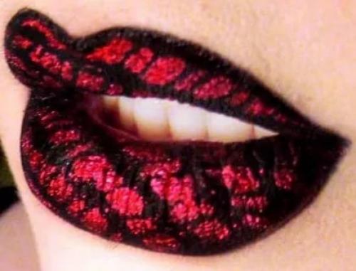 В просторном зале столпились люди. 01 В просторном зале столпились люди. 01