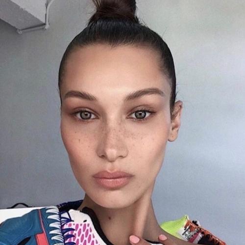 Белла хадид такая идеальная и красивая, моя любимая модель. 02