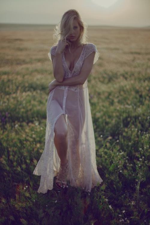 Field of Dreams: фотосессия Кимберли Гордон для Fashion Gone Rogue 2016. 07