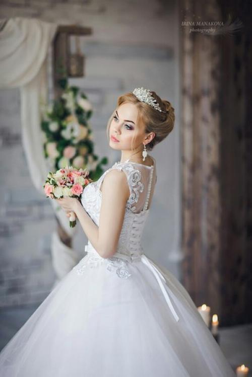 Дорогие девушки на 19, 20 мая есть свободные местечки на причёску и макияж, поэтому сделаю скидку? 02