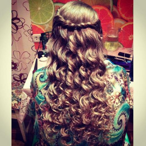 Выпускной - волшебный, долгожданный день для любой школьницы, он станет для каждой одним из наиболее запоминающихся событий в жизни. 01