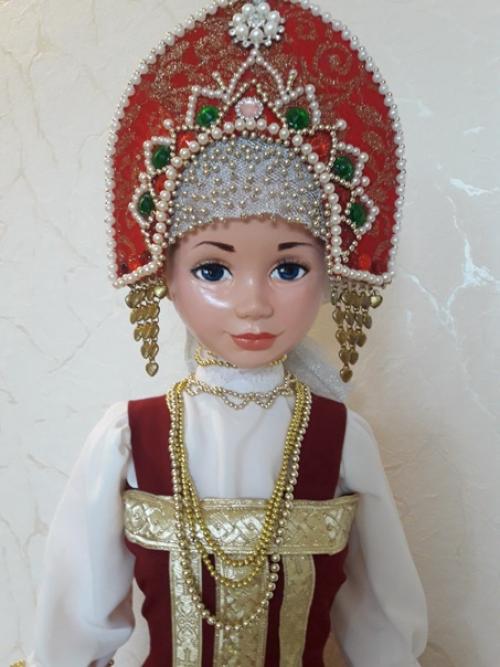 Так выглядит полностью оформленный русский народный костюм. 01