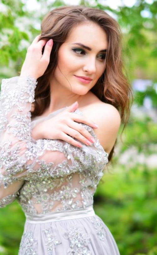 Полным ходом идут съемки с цветущей яблоней? 02