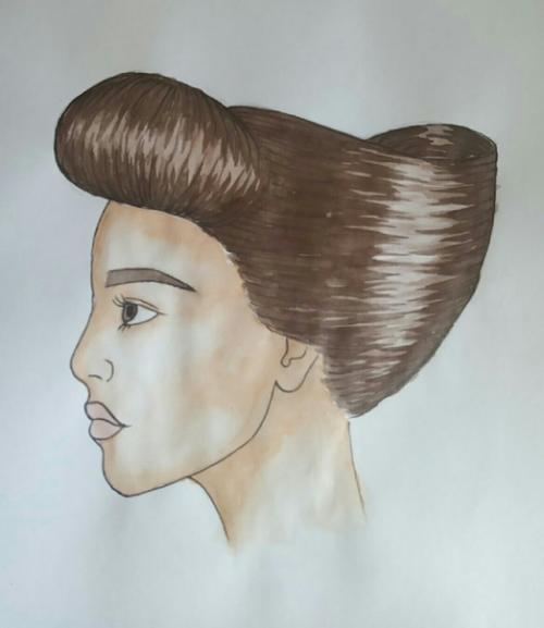 Причёски 40-х годов носили романтичный характер: в них было много женственных локонов, проборов и начёсов. 04