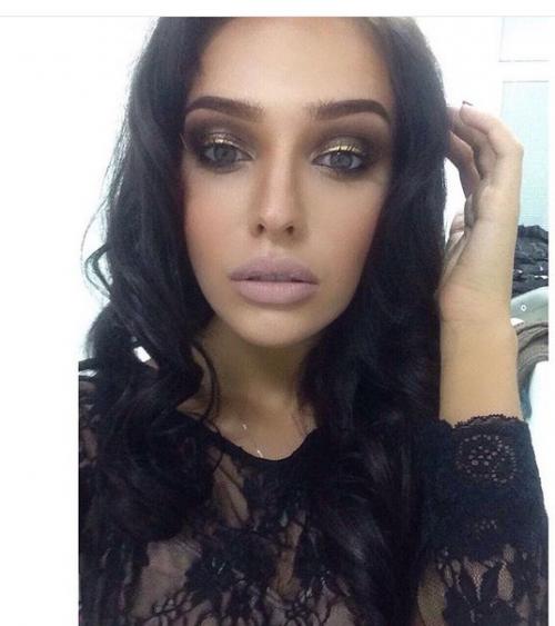 Девочки - выпускницы!  Спешите записаться на прическу (локоны) и макияж по акции. 02