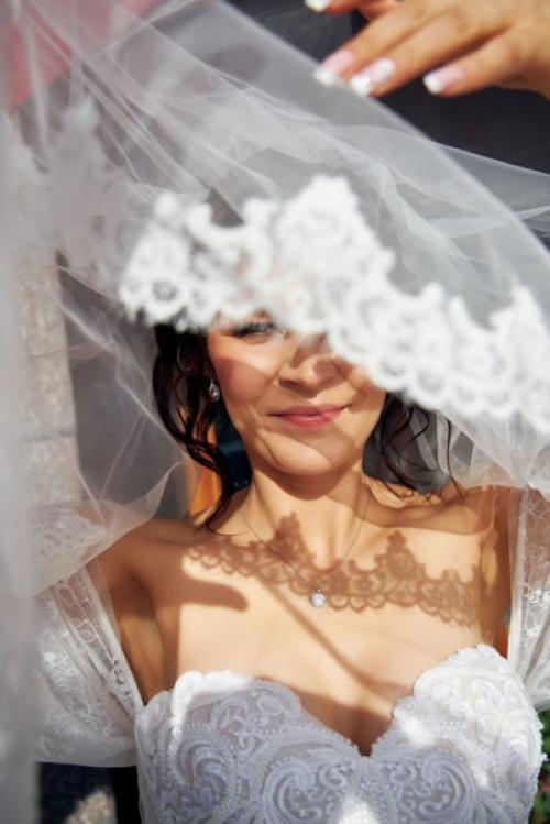 Приехала в отель делать макияж невесте. 01