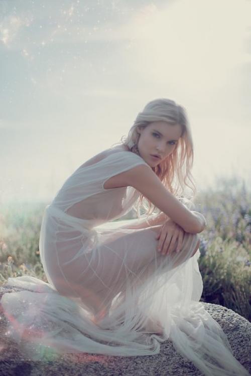 Field of Dreams: фотосессия Кимберли Гордон для Fashion Gone Rogue 2016. 05