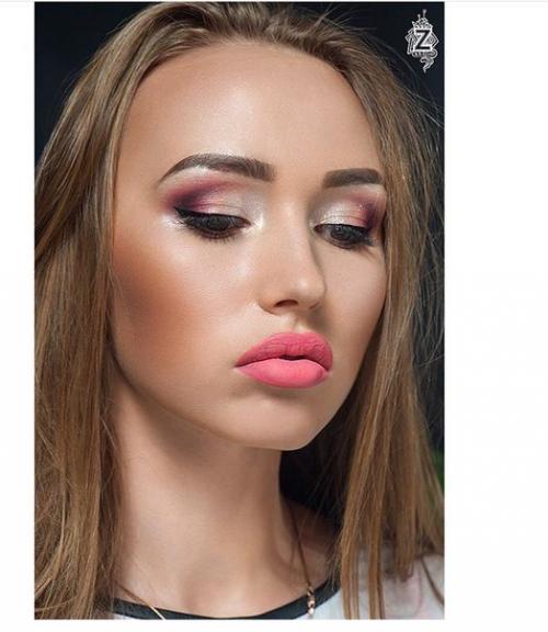 Девочки - выпускницы!  Спешите записаться на прическу (локоны) и макияж по акции. 01