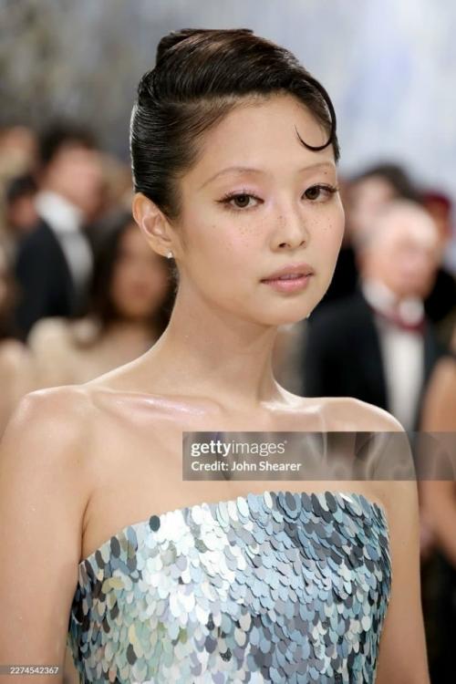 Дженни из Blackpink на Met Gala 2026: макияж, о котором все говорят. 03