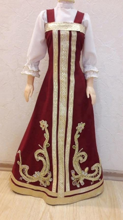 Так выглядит полностью оформленный русский народный костюм. 02