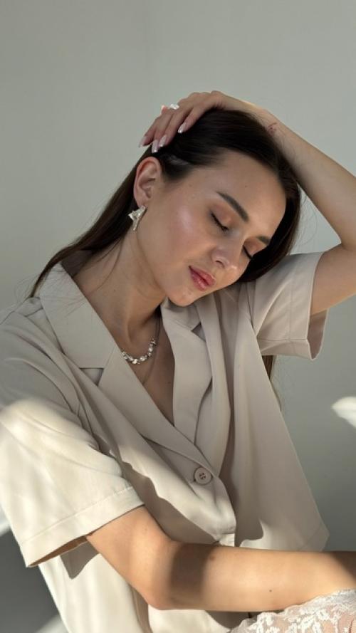 Нам, девушкам, безумно повезло, что мы можем влиять на свое внутреннее состояние через внешний вид. 02