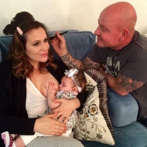 Звездный тренд - кормление в гримерке. 02 Звездный тренд - кормление в гримерке. 02