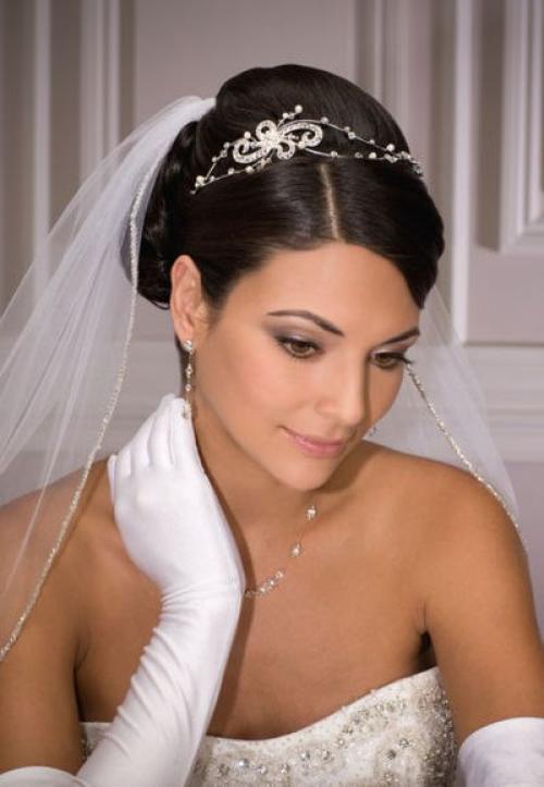 Добрый день!  Срочно ищу мастера по свадебным прическам и макияжу! 01