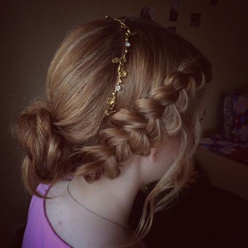 Я мастером по макияжу и причёскам являюсь! 01