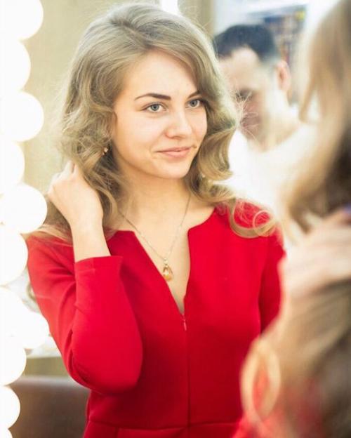 Дорогие выпускницы?  Мастера салона красоты Expert готовы сделать ваш образ незабываемым? 01