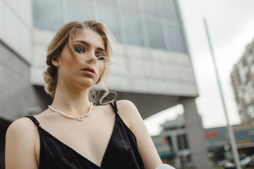 Почти год прошел с момента этой съёмки, а мягкие коричневые Смоки до сих пор актуальны. 04