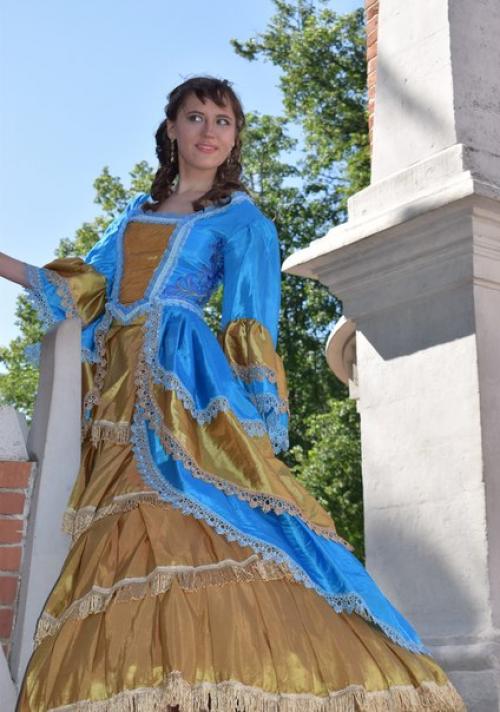 Знатная получилась фотосессия и царская мы с моей сногсшибательной моделью Екатериной создали роскошный образ придворной дамы. 03