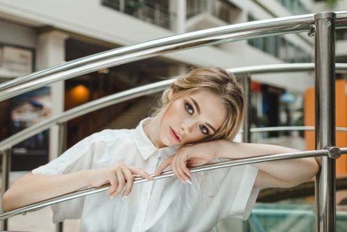 Почти год прошел с момента этой съёмки, а мягкие коричневые Смоки до сих пор актуальны. 05