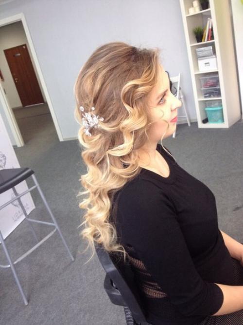 Дорогие девушки?  Давайте знакомиться, я профессиональный визажист и мастер по прическам. 02