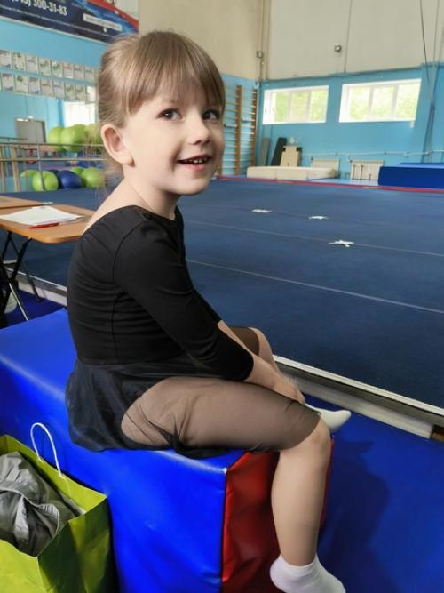 Первые соревнования.  Мамина хитрюшка уже медальницу как у Мамы попросила. 06